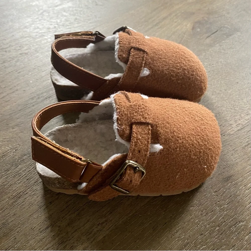 🧸 Gap | Cozy, Little Clogs • Toddler 5/6